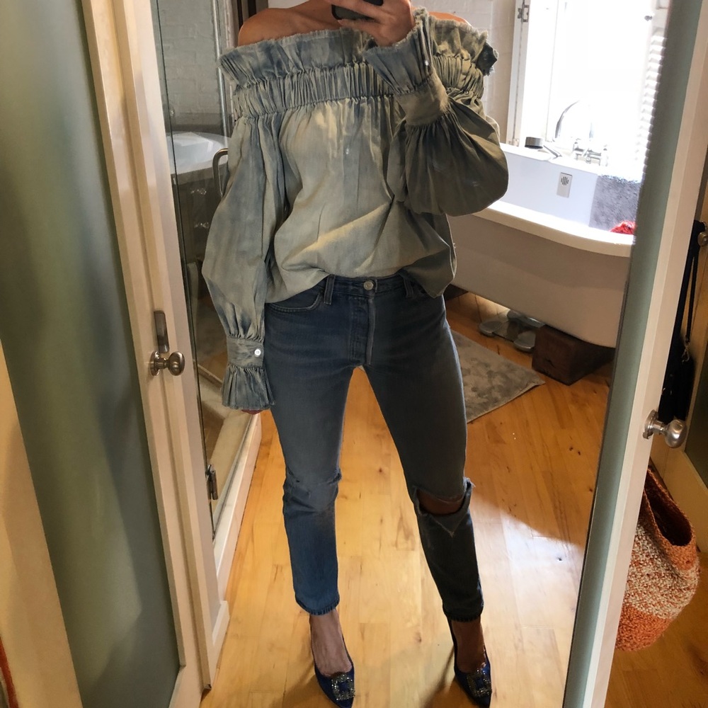 NWOT Jean off the shoulder l/s w ruffle sleeve